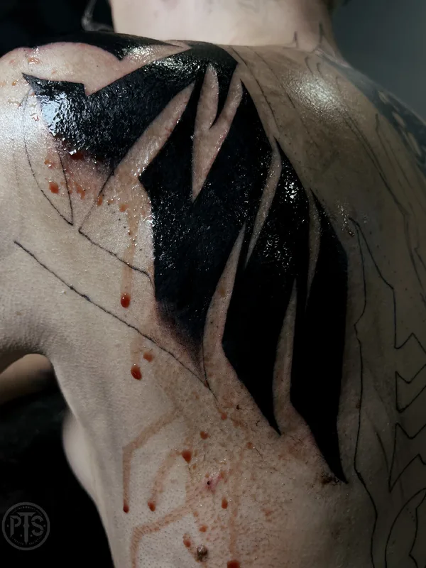 female black lettering 纹身 在 back #96835 | 纹身师 Tigran | Re1st.Ink