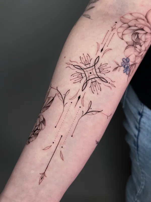 female black and grey fineline татуировка на sleeve #91589 | Тату мастер Виктория Маслова