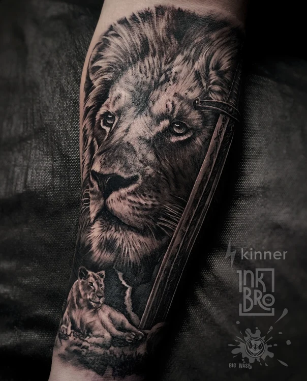 Реализм Lion, Sword tattoo на Предплечье