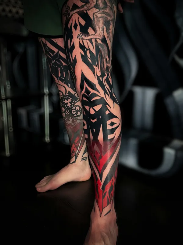 male color lettering tatuaje en leg #96697 | Tatuador Антон Лебедев