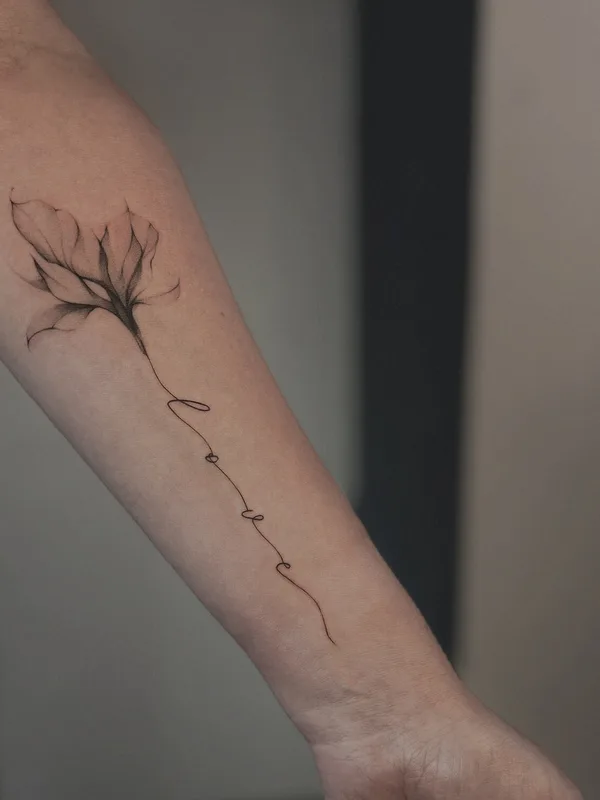 black and grey fineline tattoo auf forearm #95508 | Tätowierer Liza