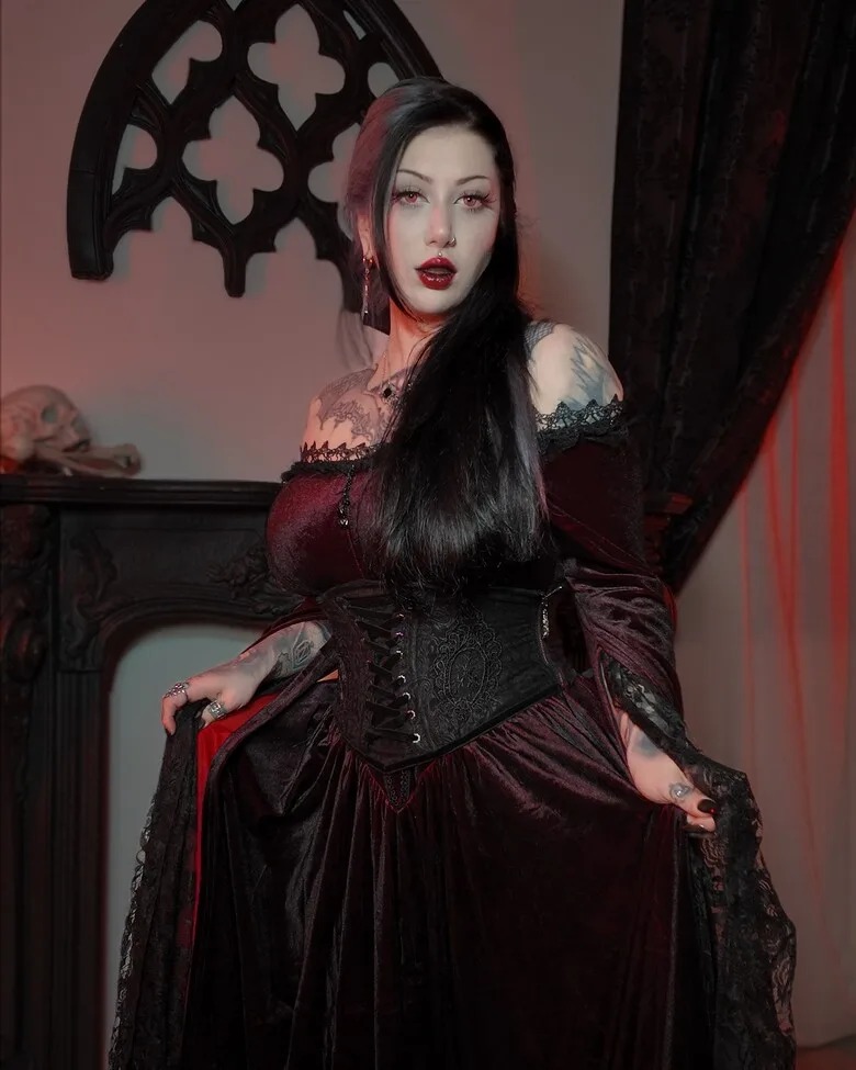 Ravengriim: The Dark Queen of Cosplay and Digital Art - image 2