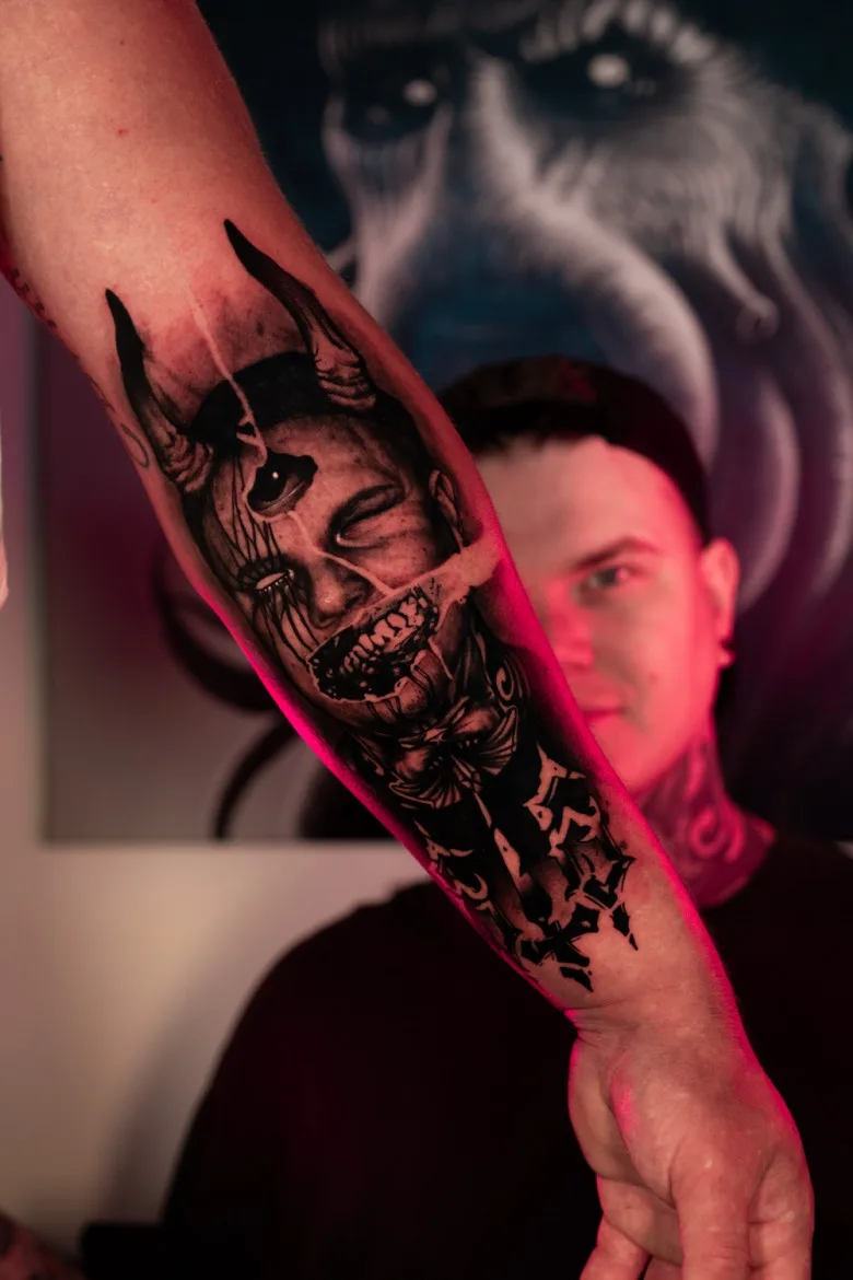 Тату мастер Роберт Штейнберг (@robertattoo23cm)