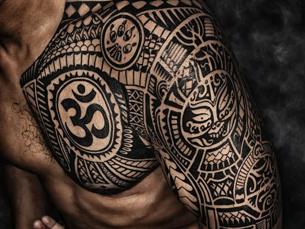 81 tattoo studio