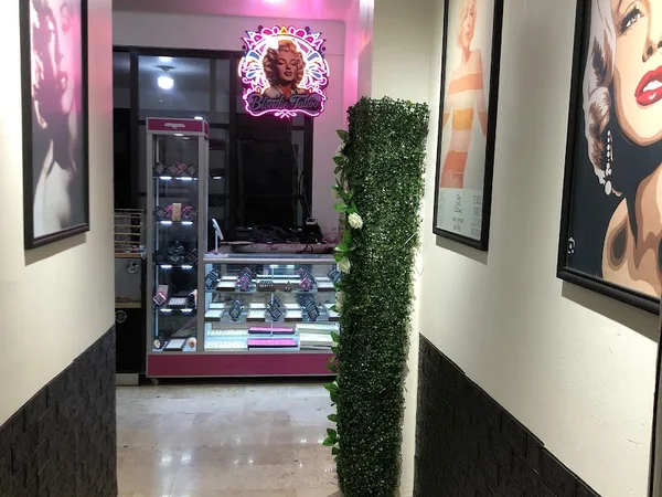 Blondie tattoo shop & piercing