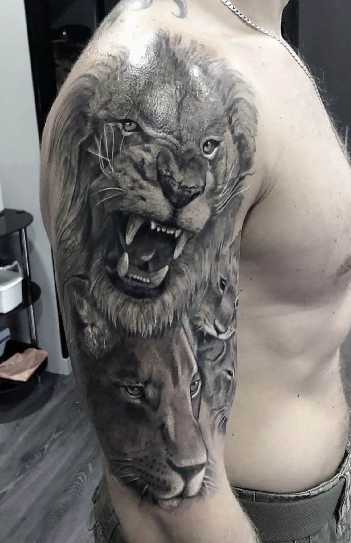 Tattoo by Elk workshop, салон пирсинга и тату at Elk workshop, салон пирсинга и тату