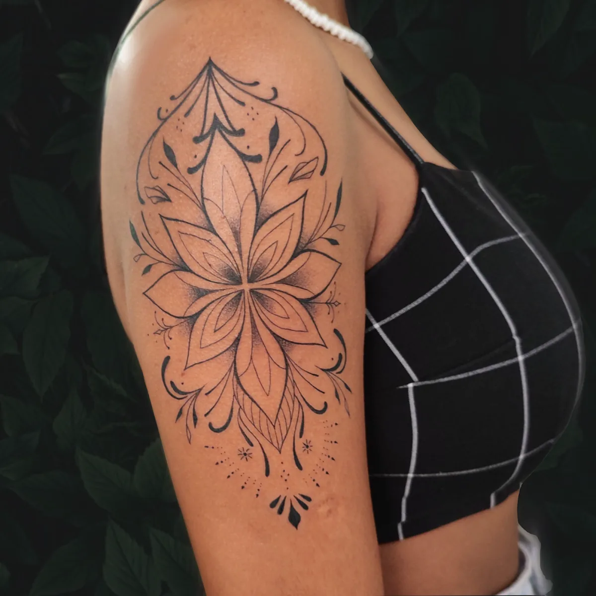 Tattoo by Insanna Tattoo | Tatuagem em pontilhismo geométrico, fineline e ornamental at Insanna Tattoo | Tatuagem em pontilhismo geométrico, fineline e ornamental