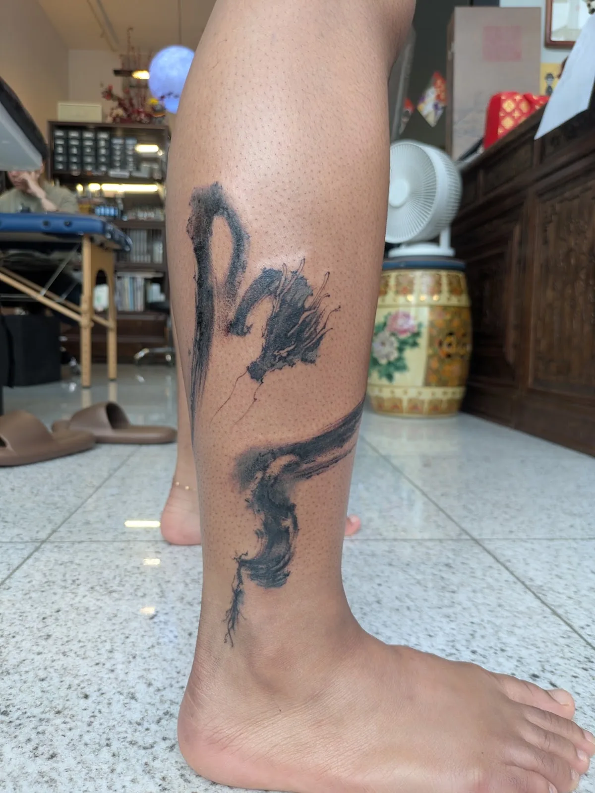 Tattoo by Lunar Tattoo Studio 墨妍 at Lunar Tattoo Studio 墨妍