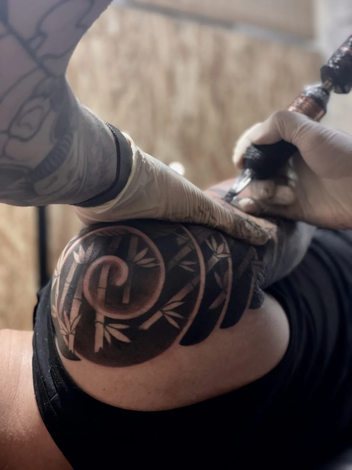 Tattoo by 木光刺青 • GAZE TATTOO • 兩隻白貓 • 墨匠 | 鬼谷子一門 • 花 • 傳統紋身 • 刺青 • 總身彫 • 寵物 • 台北刺青 at 木光刺青 • GAZE TATTOO • 兩隻白貓 • 墨匠 | 鬼谷子一門 • 花 • 傳統紋身 • 刺青 • 總身彫 • 寵物 • 台北刺青