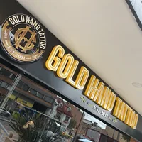 Gold Hand Tattoo estudio