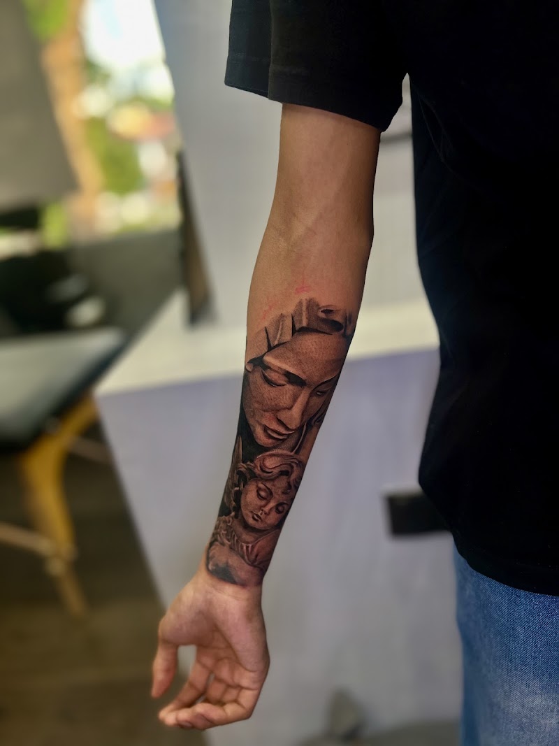 HAPPY PLACE TATTOO STUDIO