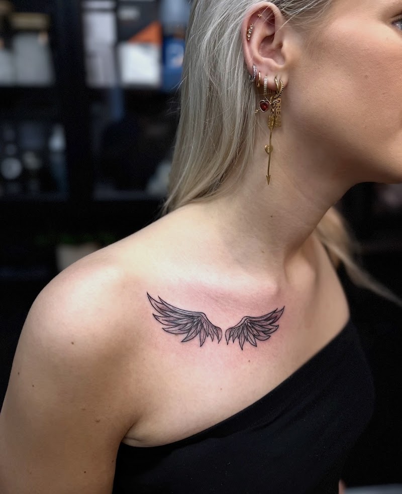 Roa Tattoo Artist