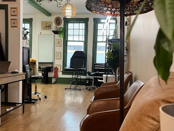 Sanctum ink house (PIERCING AND TATTOO STUDIO)