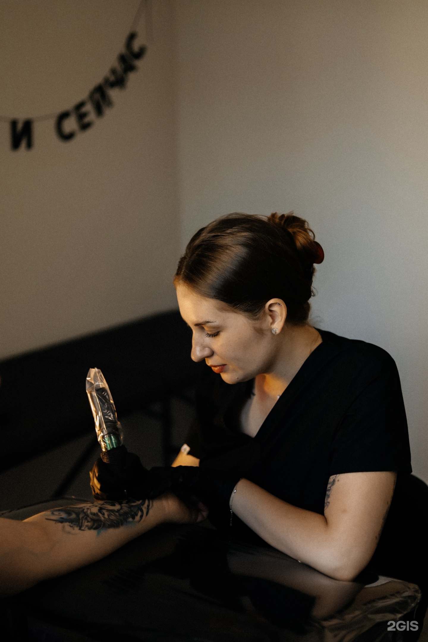 Тату и пирсинг у Аси