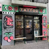 Unter der Hand TATTOO