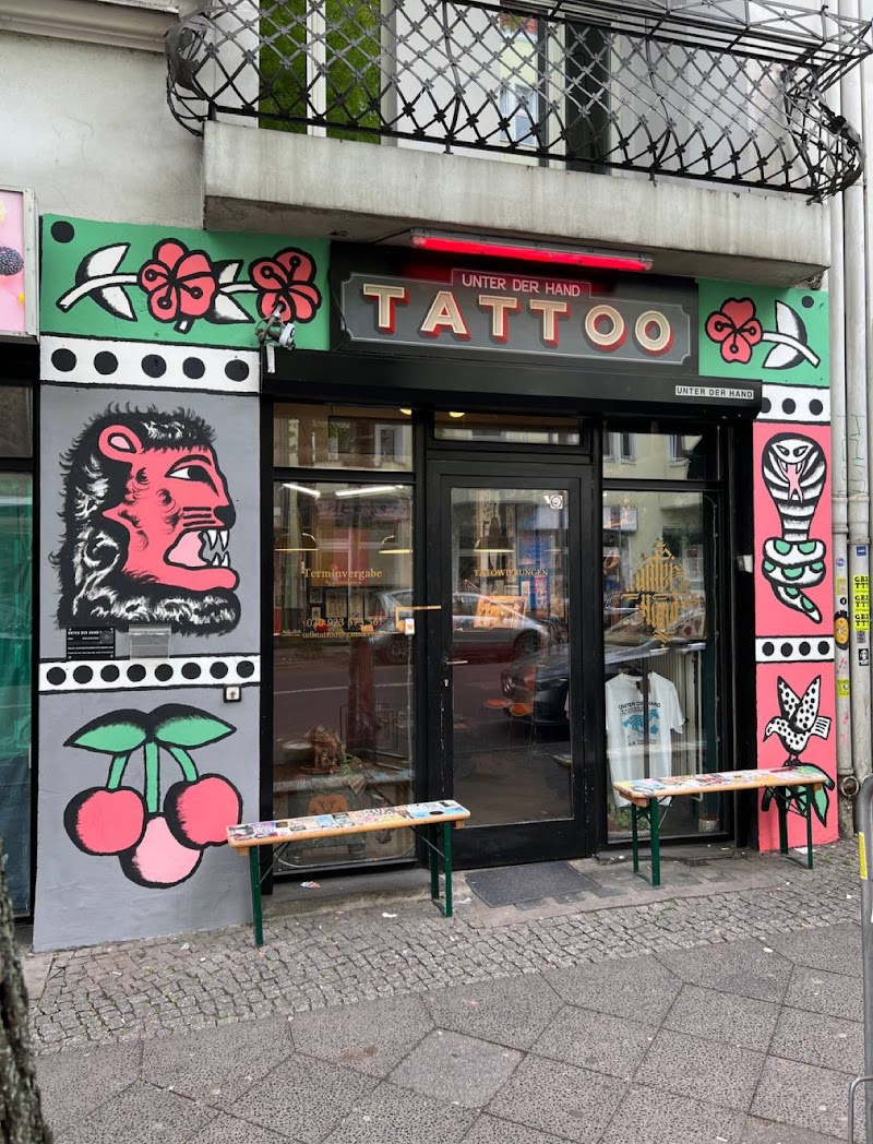 Unter der Hand TATTOO