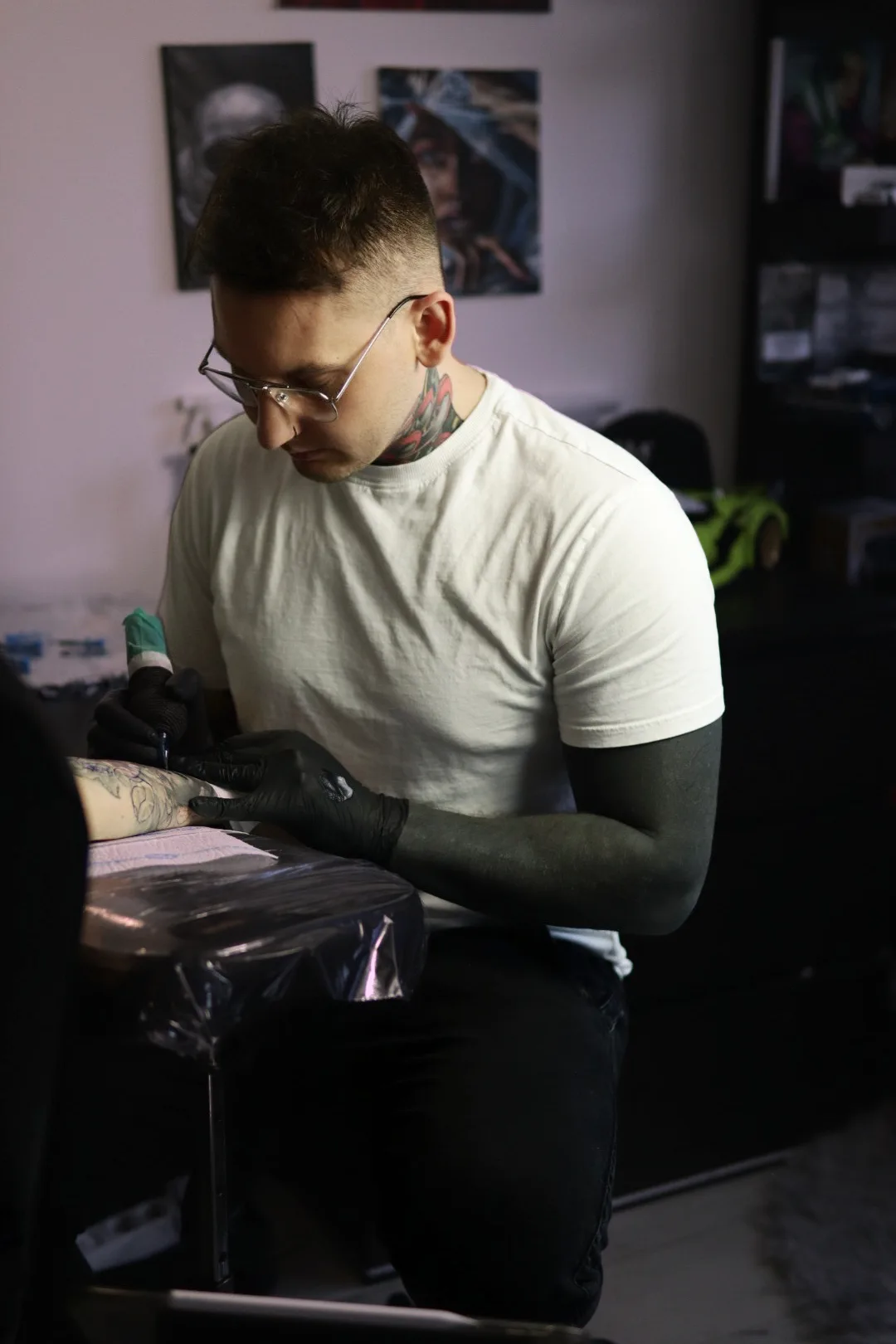 Tattoo artist Levente Vacsi