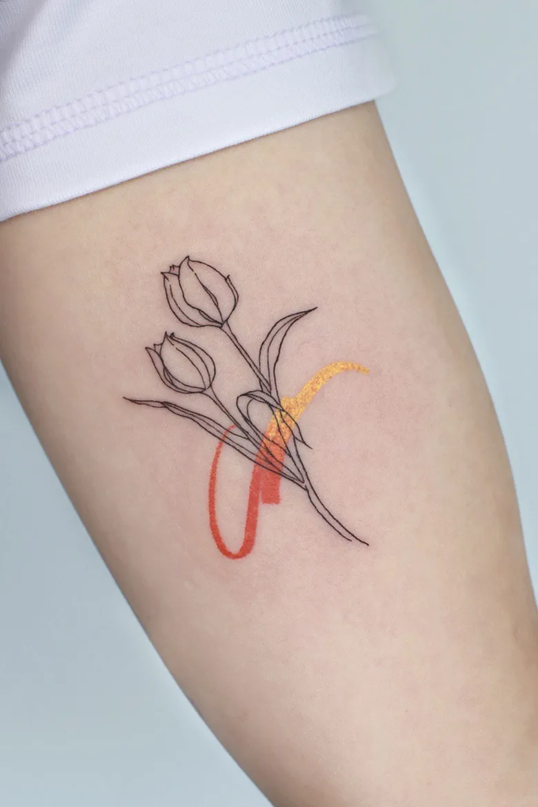 Joo Joo的花朵纹身