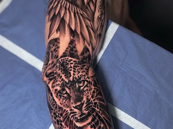 Tattoo Shop Medellin / Jontie Angarita