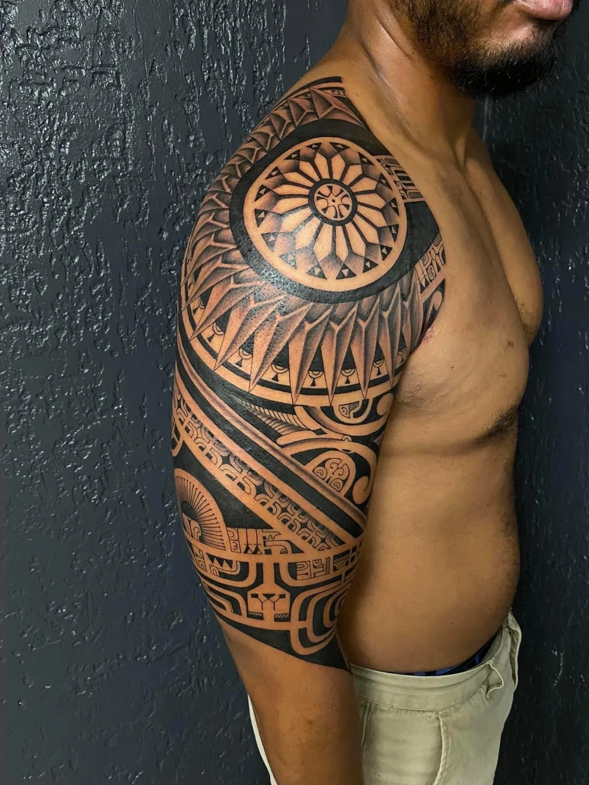 Artista di tatuaggi Temauri Jouout