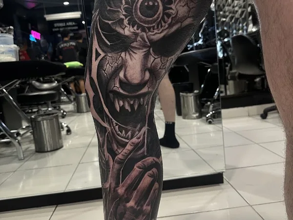 Two Guns Tattoo Bali