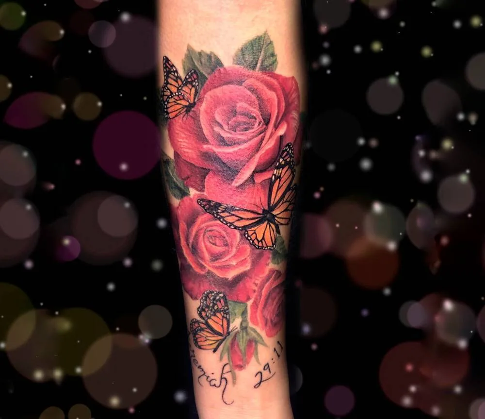 Tattoo artist Megan Wood, watercolor, realistic authors tattoo, flowers, animals | USA