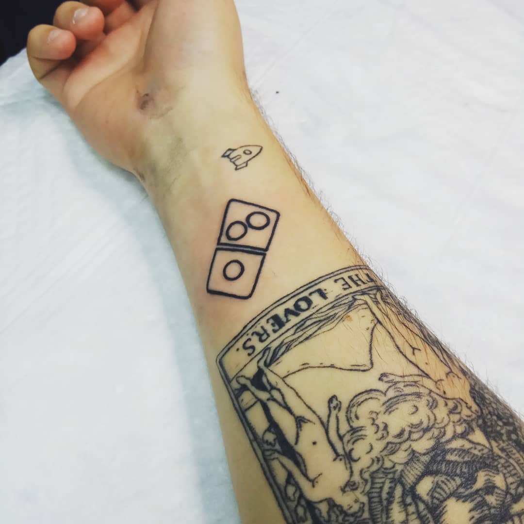 ежегодные 100 пицц в течение последующих 100 лет за татуировку от Domino’s Pizza