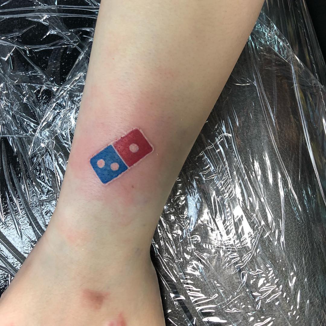 татуировка доминос пицца за пиццу на 100