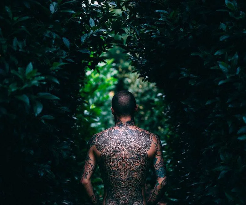 Moda, arte e denaro facile nella cultura moderna del tatuaggio