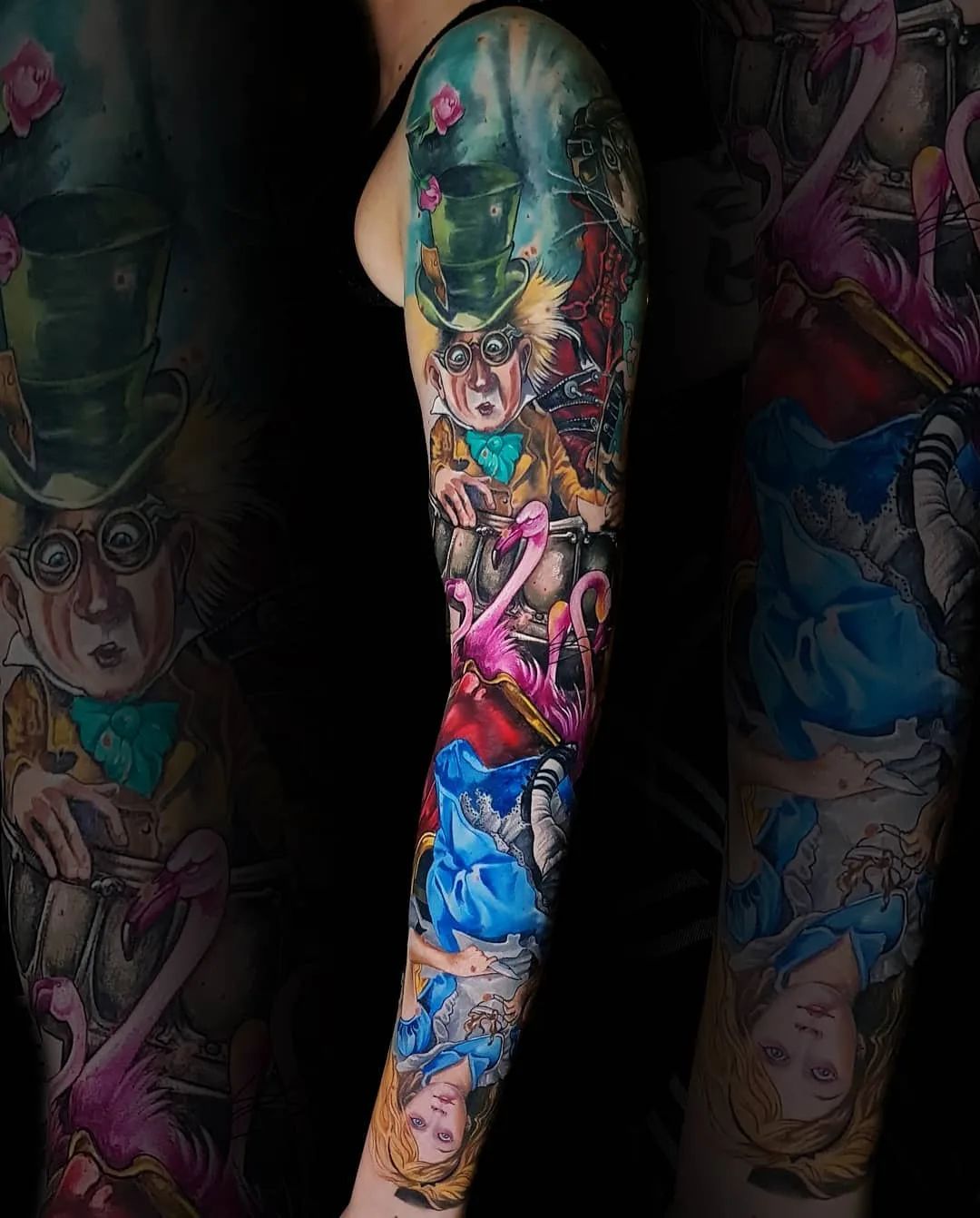 Artista de tatuagem Marek Pawlik, tatuagem de manga nova escola Alice em Wonderland