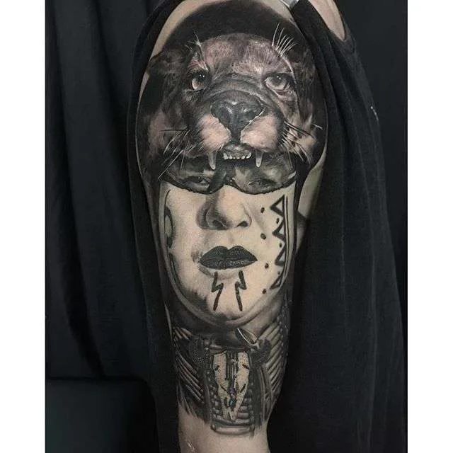 Tatu artist Ben Kaye tatu realista preto e cinza | Тату мастер Ben Kaye черно-белый тату реализм