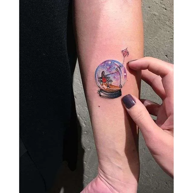 Tattoo artist Eva Krbdk round mimalistic tattoo | Тату мастер Eva Krbdk круглые минимализм тату
