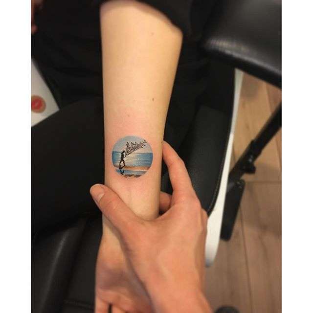 Tattoo artist Eva Krbdk round mimalistic tattoo | Тату мастер Eva Krbdk круглые минимализм тату