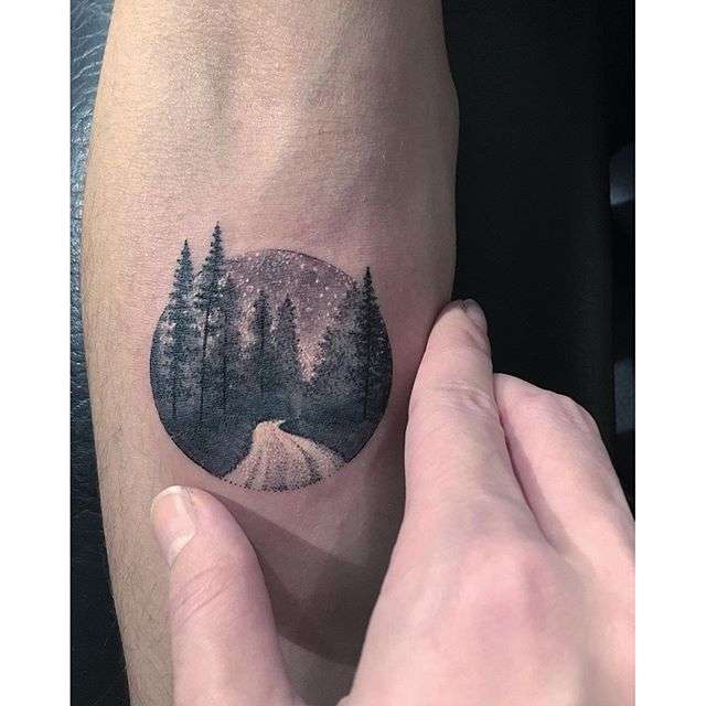 Tattoo artist Eva Krbdk round mimalistic tattoo | Тату мастер Eva Krbdk круглые минимализм тату