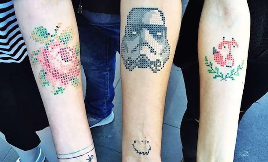 Tattoo artist Eva Krbdk round mimalistic tattoo | Тату мастер Eva Krbdk круглые минимализм тату