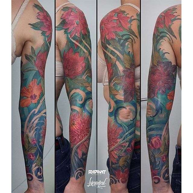 Тату мастер Андрей Луковников цветные абстрактные татуировки