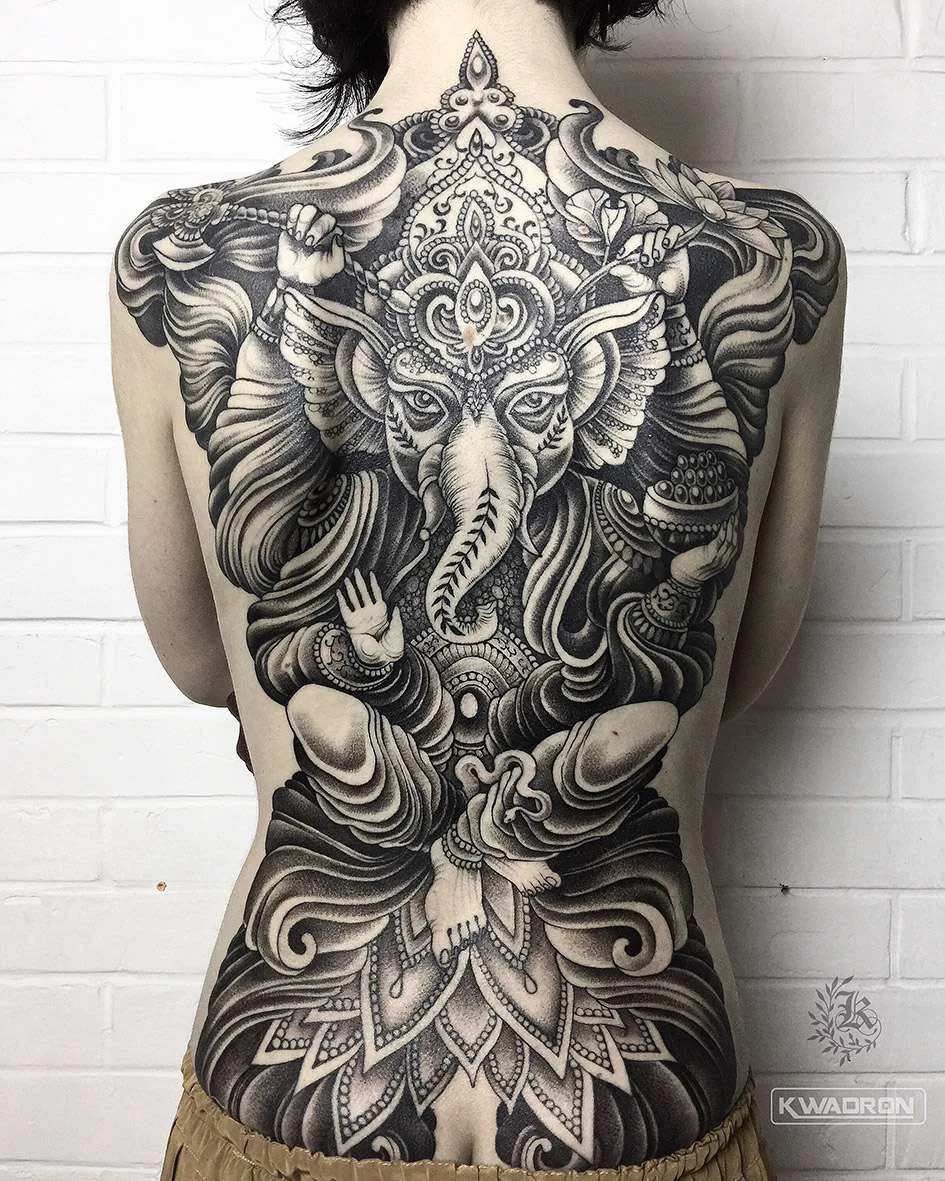 纹身大师Kristina Darmaeva黑白纹身,图形