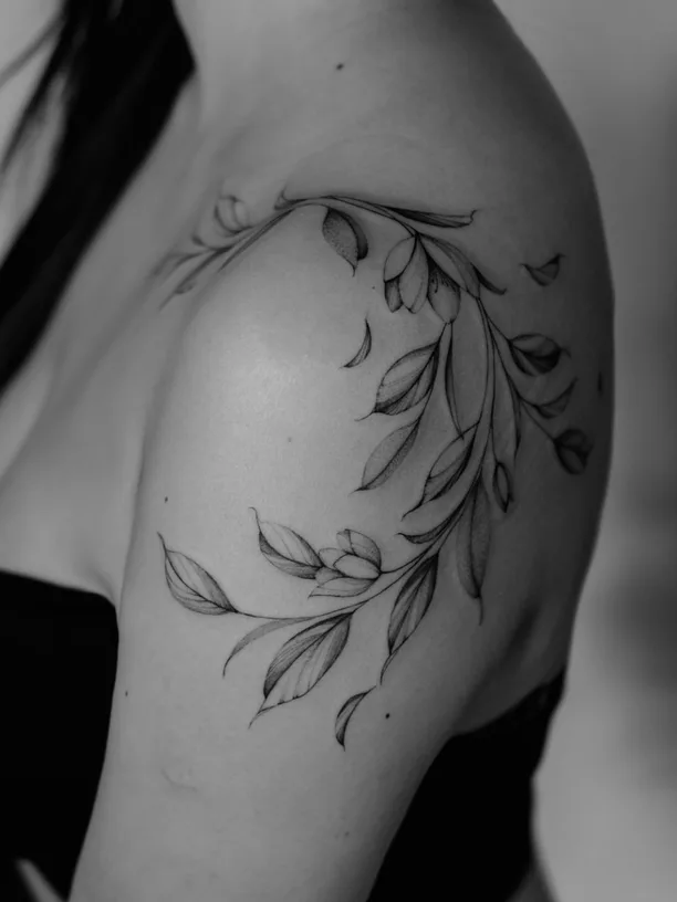 Eva Ronnova: Freehand Botanical Tattoos Built on the Body