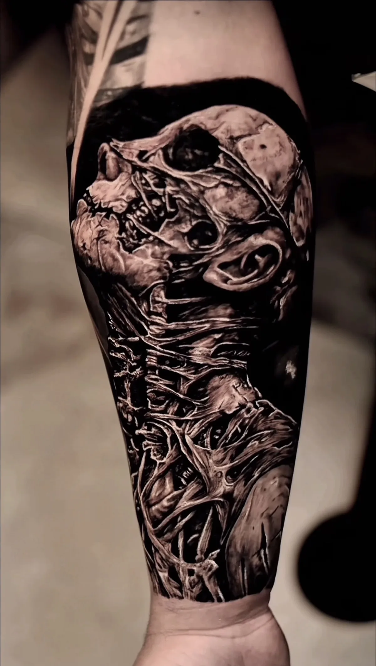 Santiago Iriarte: Dark Realism on a Cinematic Scale - image 3