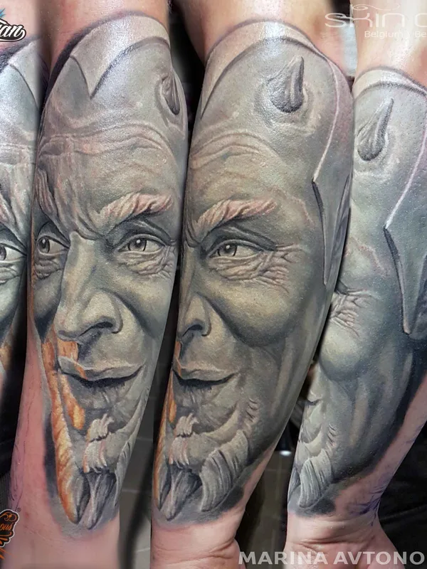 black and grey realism tatouage sur forearm #7487 | Artiste tatoueur Марина Автономова