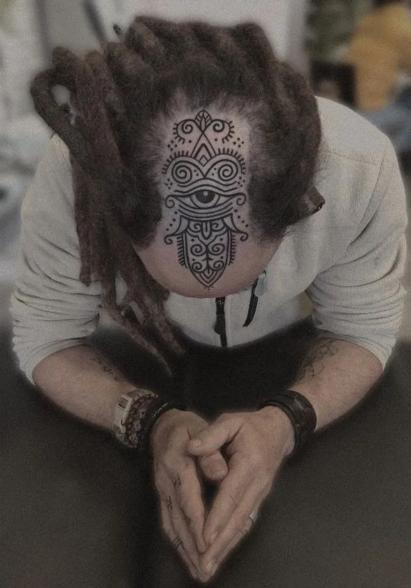 Tattoo artist X&eacute;u Jean