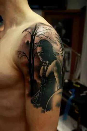 male black and grey realism tatouage sur shoulder #688 | Artiste tatoueur Marcel Daatz