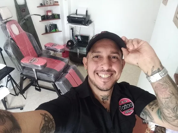 Yo Soy Tattoo Medellin / Academia y estudio de Tatuajes y Piercing Profesional
