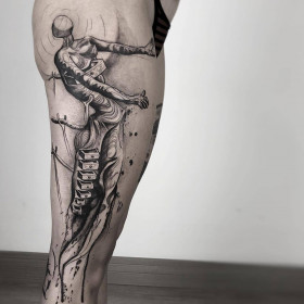 12 Dramatic Paulo Reis's black watercolor tattoos