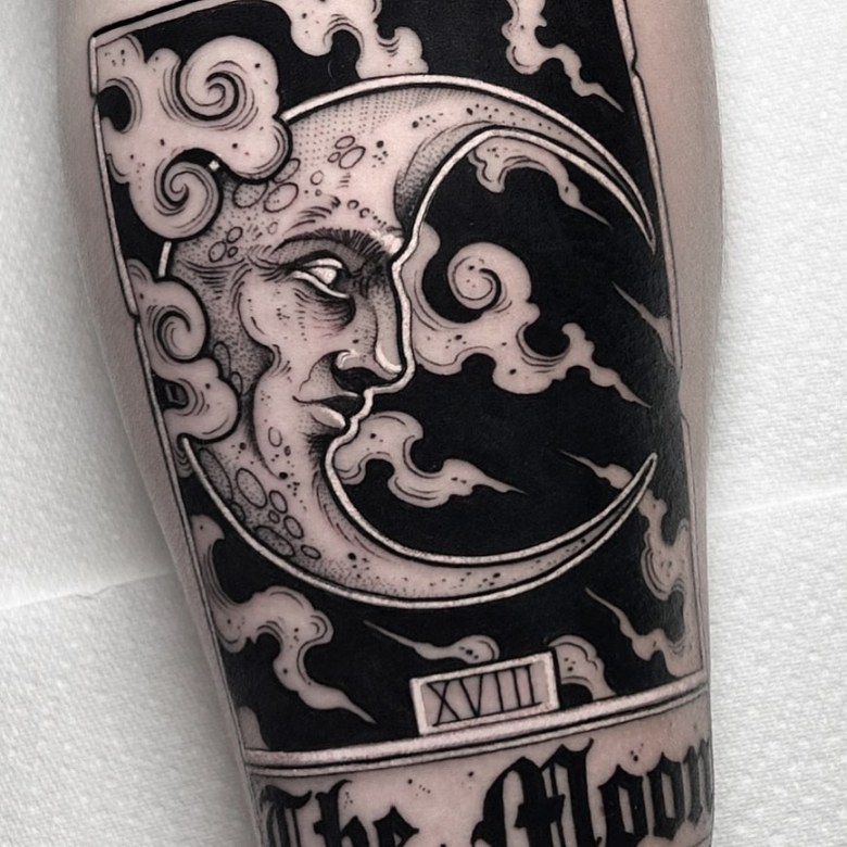 Die Bedeutung von Mond Tattoos