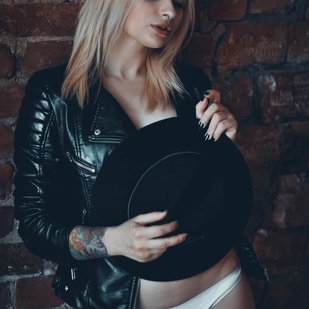 🔥 Heiße Fotos, Model-Portfolio  #6760 Tätowiermodell Lyubov Rechitskaya