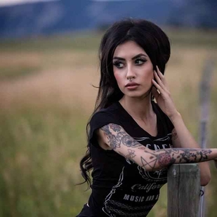 🔥 Heiße Fotos, Model-Portfolio  #6568 Tätowiermodell Karla Blackburn