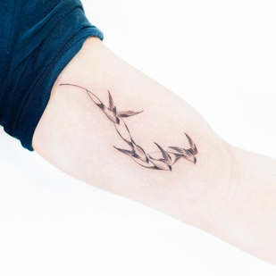 Weiblich Farbe Miniatur tattoo auf Schulter #63475 | Tattoo Artist Foret tattoo