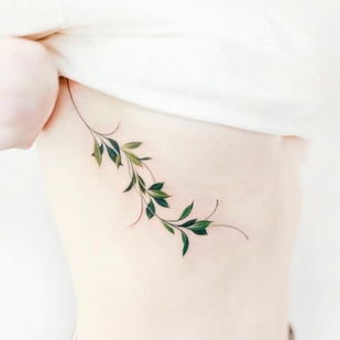 Weiblich Farbe Botanisch tattoo auf Seite #63482 | Tattoo Artist Foret tattoo
