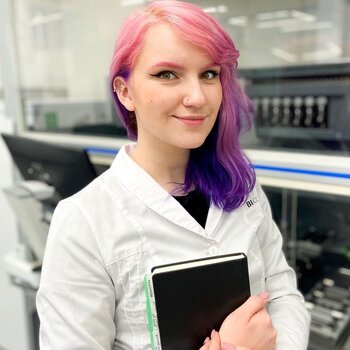 Tätowierer Dasha Iris